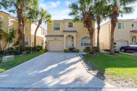 527 NW 87th Ln, Coral Springs, FL 33071
