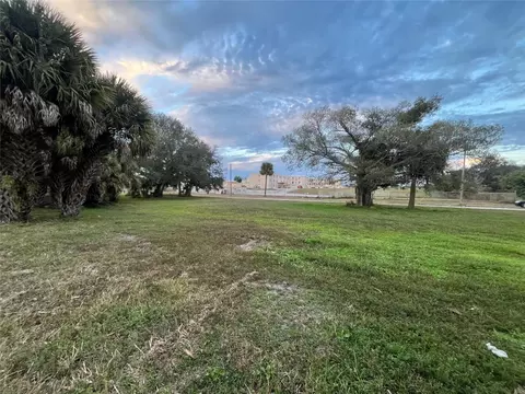 605 N 8th St, Fort Pierce, FL 34950