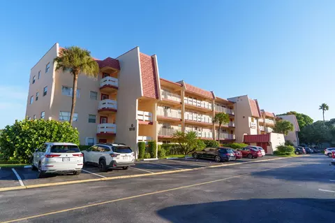 1010 Country Club Dr #306, Margate, FL 33063