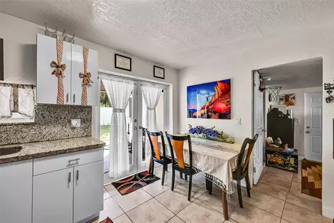 6250 SW 39th St, Davie, FL 33314