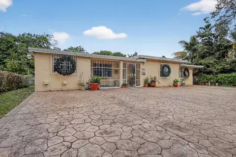 641 NE 140th St, North Miami, FL 33161