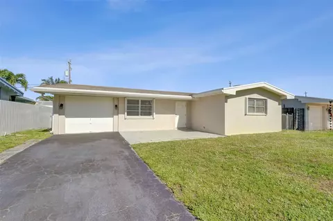 8211 NW 10th St, Pembroke Pines, FL 33024