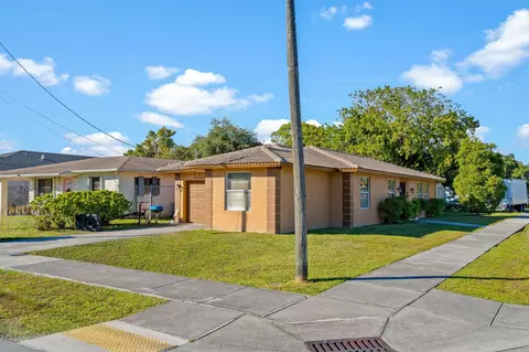 5201 SW 22nd St, West Park, FL 33023