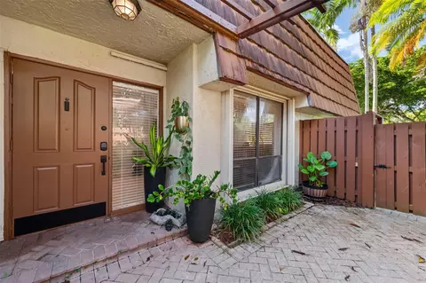 11927 SW 13th Ct #-, Davie, FL 33325