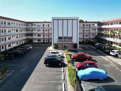 4000 NW 44th Ave #208, Lauderdale Lakes, FL 33319