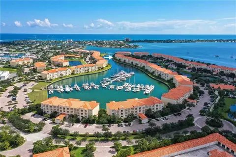 19 Harbour Isle Dr #106, Hutchinson Island, FL 34949