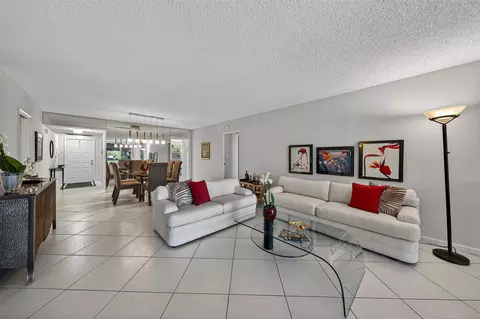 808 Cypress #203, Pompano Beach, FL 33069