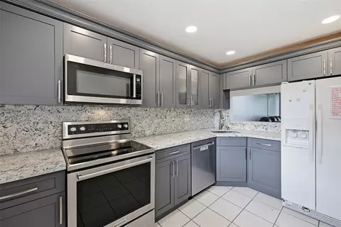 7500 NW 17th St #110, Plantation, FL 33313