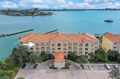 20 Harbour Isle Dr #PH02, Hutchinson Island, FL 34949