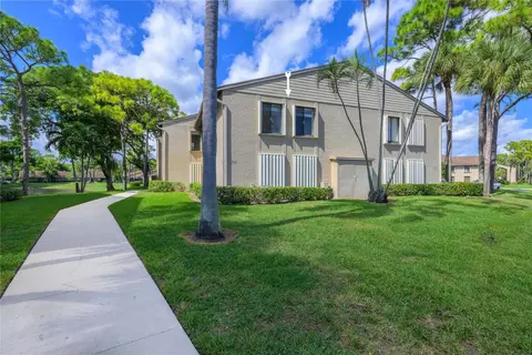 711 Sunny Pine Way #B-2, Greenacres, FL 33415