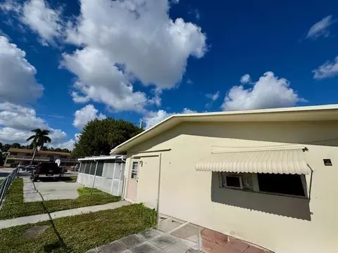 271 SW 11th Ave, Hallandale Beach, FL 33009