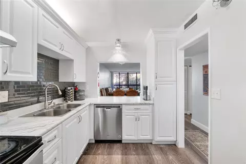 8437 Forest Hills Dr #203, Coral Springs, FL 33065