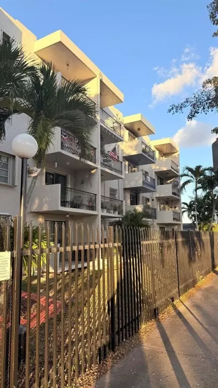 3181 SW 13th #114, Miami, FL 33145