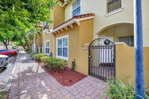 2851 W Prospect Rd #1209, Tamarac, FL 33309