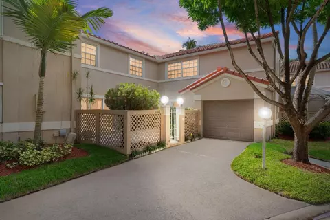 11066 Long Boat Dr, Hollywood, FL 33026