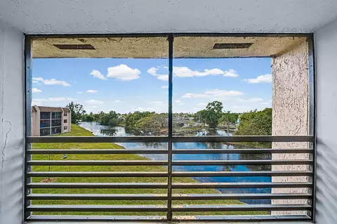 10466 Sunrise Lakes Blvd #312, Sunrise, FL 33322