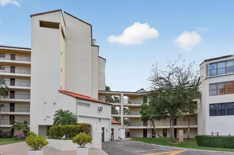 2314 S Cypress Bend Dr #114, Pompano Beach, FL 33069