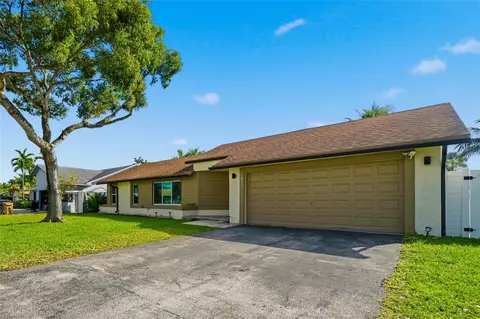 8340 SW 27th Pl, Davie, FL 33328
