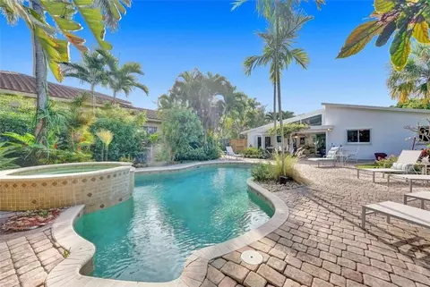 2525 SE 7th Dr, Pompano Beach, FL 33062
