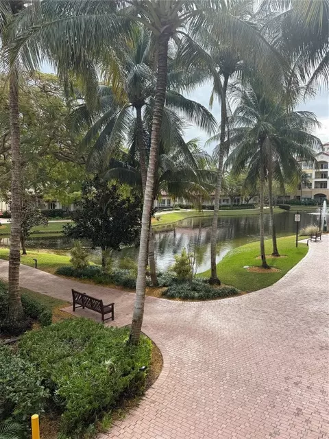 16135 Emerald Estates Dr #261, Weston, FL 33331
