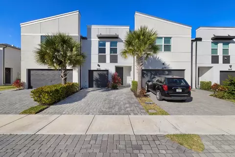 1653 Lindley St, West Palm Beach, FL 33407