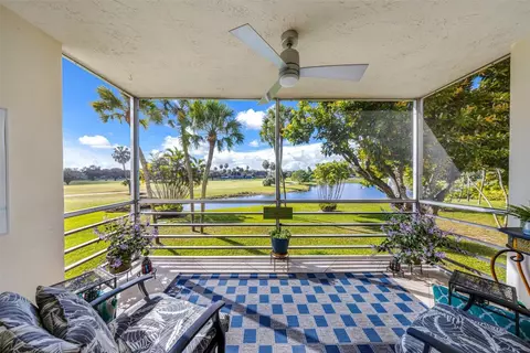 3980 Oaks Clubhouse Dr #210, Pompano Beach, FL 33069