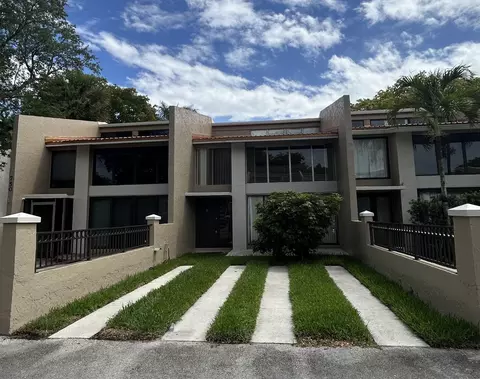 750 E Coco Plum Cir #2, Plantation, FL 33324