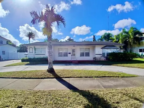 330 NW 205th Ter, Miami Gardens, FL 33169