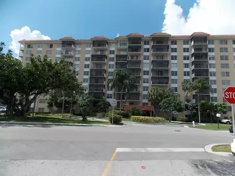 4174 Inverrary Dr #702, Lauderhill, FL 33319