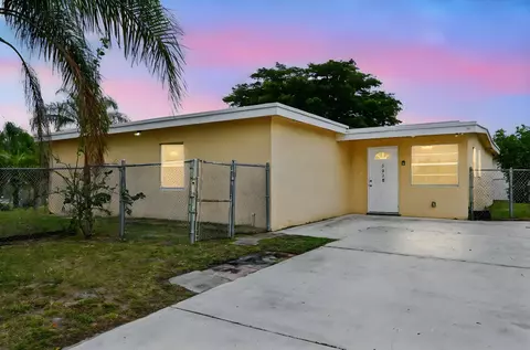 5618 Cinnamon Dr, West Palm Beach, FL 33415