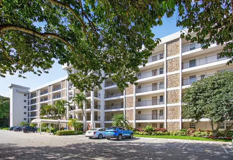 2801 N Palm Aire Dr #203, Pompano Beach, FL 33069