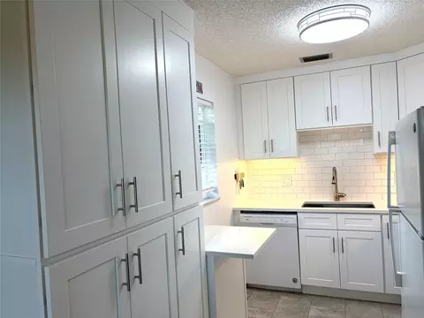 34 Pine Arbor Ln #203, Vero Beach, FL 32962