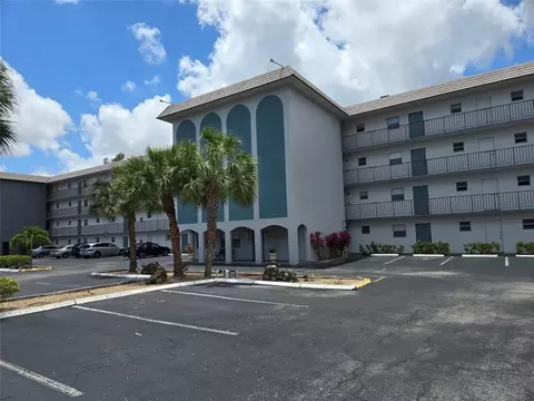 4311 Crystal Lake Dr #213, Pompano Beach, FL 33064