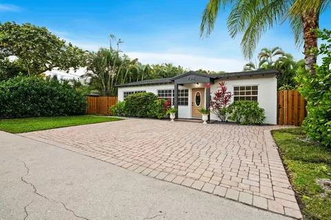 739 NE 17th Rd, Fort Lauderdale, FL 33304