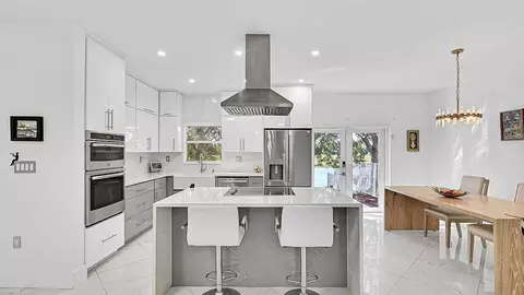 518 NW 130th Way, Pembroke Pines, FL 33028