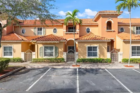 4943 N Harbor Isles Dr, Fort Lauderdale, FL 33312