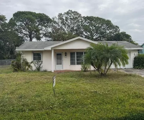 925 SW Curtis St, Port Saint Lucie, FL 34983