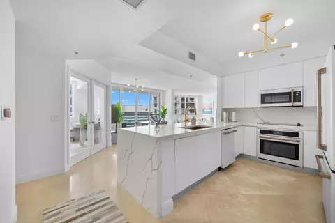 350 SE 2nd St #2670, Fort Lauderdale, FL 33301