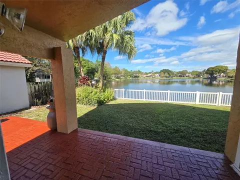 10061 NW 2nd St, Plantation, FL 33324
