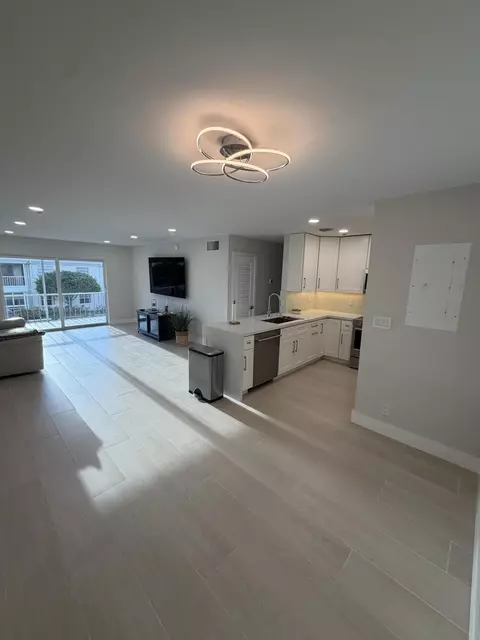 6347 Bay Club Dr #3, Fort Lauderdale, FL 33308