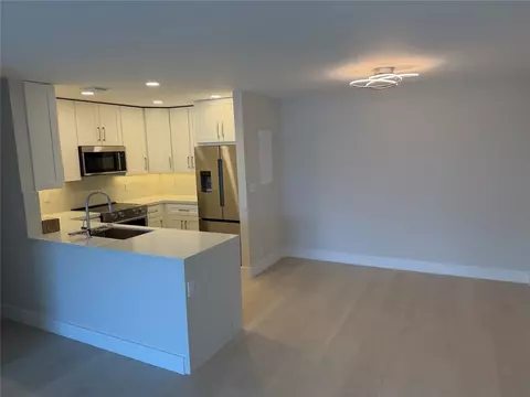 6347 Bay Club Dr #3, Fort Lauderdale, FL 33308