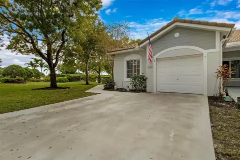 4652 SW 13th St, Deerfield Beach, FL 33442