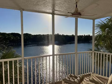 3100 NE 48th Ct #307, Lighthouse Point, FL 33064