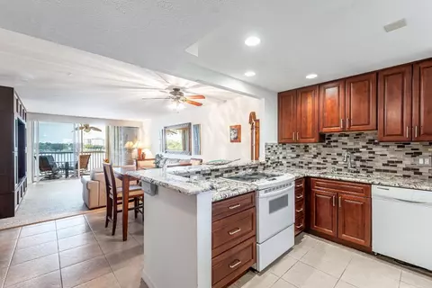 3091 N Course Dr #406, Pompano Beach, FL 33069