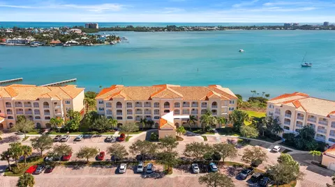 21 Harbour Isle Dr #203, Hutchinson Island, FL 34949