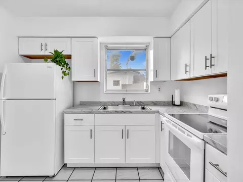 7971 NW 16th St, Pembroke Pines, FL 33024