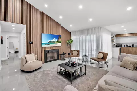 136 Greens Rd, Hollywood, FL 33021