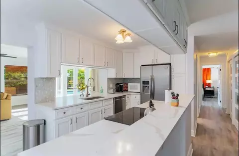 2521 NE 51st St, Lighthouse Point, FL 33064