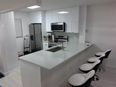 100 Berkley #105, Hollywood, FL 33024