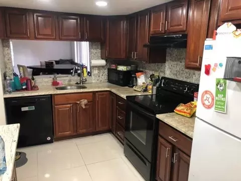 430 Commodore Dr #310, Plantation, FL 33325